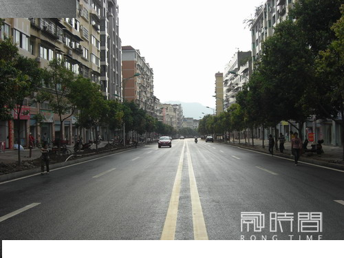 重庆市云阳县两间门市和东风雪铁龙轿车一辆司法拍卖公告